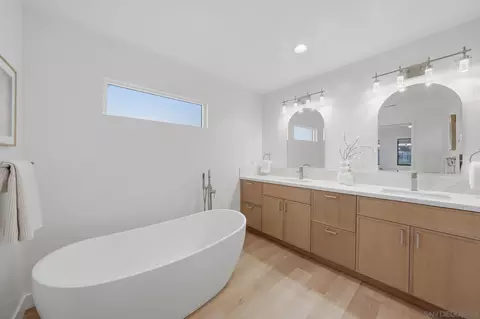 Bath - 6375 Primrose Dr, La Mesa, CA 91942 photo 1 of 5