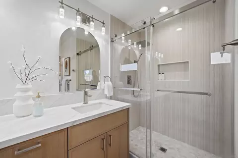 Bath - 6375 Primrose Dr, La Mesa, CA 91942 photo 2 of 5