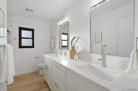 Bath - 6375 Primrose Dr, La Mesa, CA 91942 photo 4 of 5
