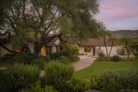 Exterior - 2825 Vista Del Rio, Fallbrook, CA 92028 photo 4 of 19