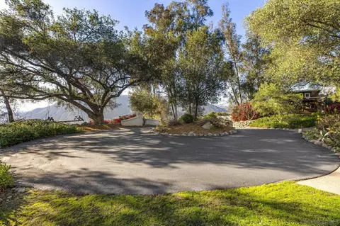 Exterior - 2825 Vista Del Rio, Fallbrook, CA 92028 photo 17 of 19