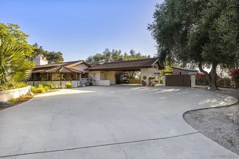 Exterior - 2825 Vista Del Rio, Fallbrook, CA 92028 photo 15 of 19