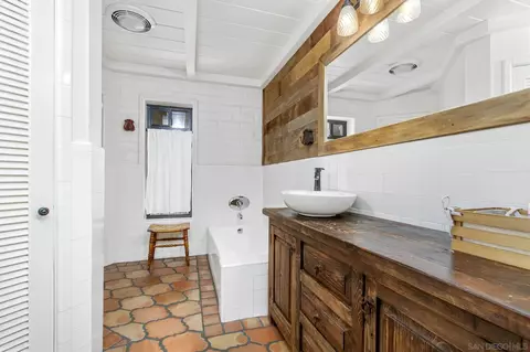 Bath - 2825 Vista Del Rio, Fallbrook, CA 92028 photo 1 of 5