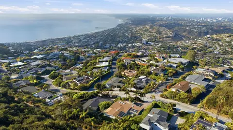 View/Area - 7202 Via Capri, La Jolla, CA 92037 photo 4 of 7