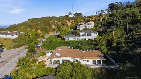 View/Area - 7202 Via Capri, La Jolla, CA 92037 photo 6 of 7