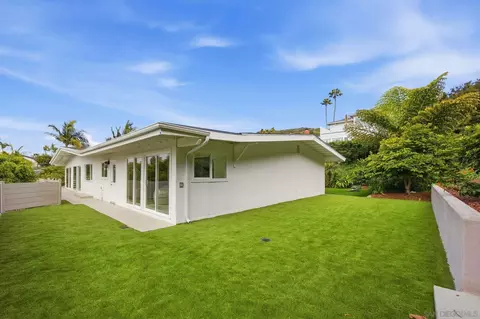 Exterior - 7202 Via Capri, La Jolla, CA 92037 photo 6 of 12