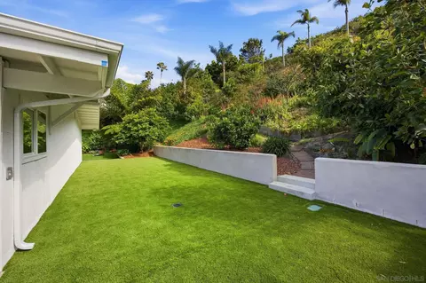 Exterior - 7202 Via Capri, La Jolla, CA 92037 photo 7 of 12