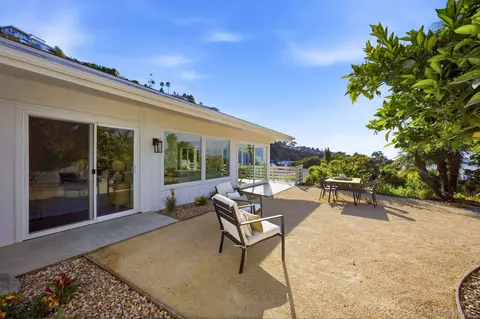Exterior - 7202 Via Capri, La Jolla, CA 92037 photo 10 of 12