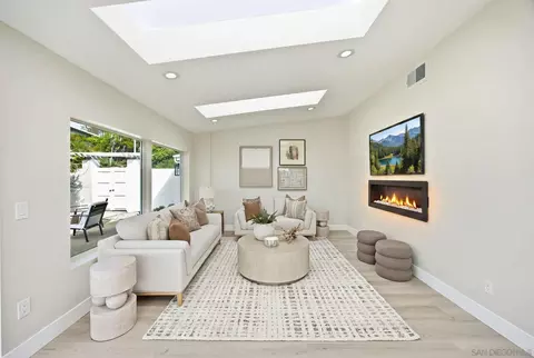 Living - 7202 Via Capri, La Jolla, CA 92037 photo 2 of 3