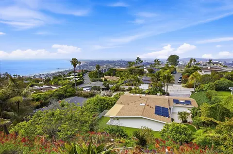 View/Area - 7202 Via Capri, La Jolla, CA 92037 photo 2 of 7