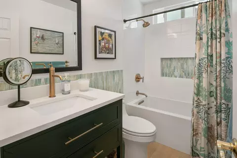 Bath - 1858 Laurel Rd, Oceanside, CA 92054 photo 6 of 6