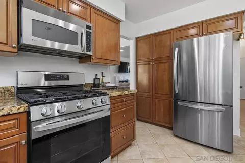 Kitchen - 1716 Bourke Pl, El Cajon, CA 92021 photo 3 of 4
