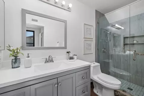 Bath - 1716 Bourke Pl, El Cajon, CA 92021 photo 2 of 3