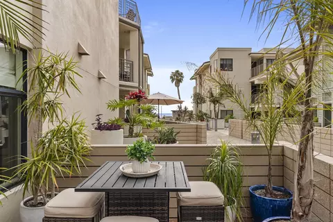 Exterior - 5410 La Jolla Blvd #A111, La Jolla, CA 92037 photo 3 of 7