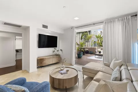 Living - 5410 La Jolla Blvd #A111, La Jolla, CA 92037 photo 3 of 4