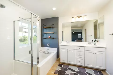 Bath - 310 Falabella Ln, Fallbrook, CA 92028 photo 5 of 6