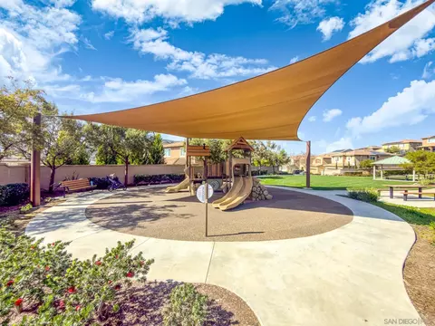 Exterior - 310 Falabella Ln, Fallbrook, CA 92028 photo 7 of 12