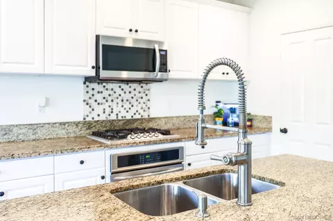 Kitchen - 310 Falabella Ln, Fallbrook, CA 92028 photo 3 of 5