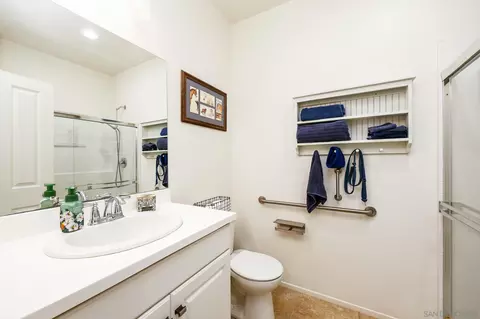 Bath - 310 Falabella Ln, Fallbrook, CA 92028 photo 3 of 6