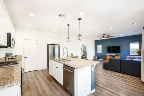 Kitchen - 310 Falabella Ln, Fallbrook, CA 92028 photo 5 of 5