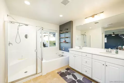 Bath - 310 Falabella Ln, Fallbrook, CA 92028 photo 4 of 6