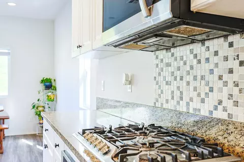 Kitchen - 310 Falabella Ln, Fallbrook, CA 92028 photo 4 of 5