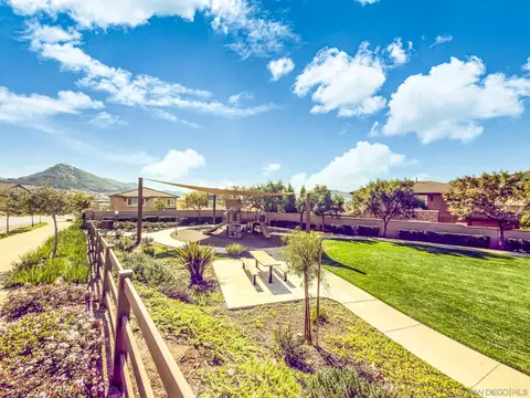 Exterior - 310 Falabella Ln, Fallbrook, CA 92028 photo 10 of 12