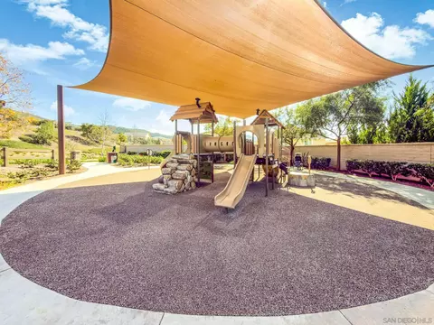 Exterior - 310 Falabella Ln, Fallbrook, CA 92028 photo 8 of 12