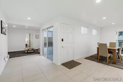 Entry Way - 521 Arenas, La Jolla, CA 92037 photo 2 of 3