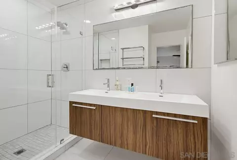 Bath - 521 Arenas, La Jolla, CA 92037 photo 3 of 5