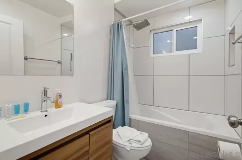 Bath - 521 Arenas, La Jolla, CA 92037 photo 2 of 5