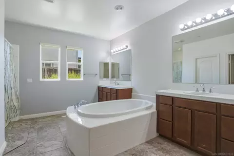 Bath - 5610 Chincoteague Ct, Oceanside, CA 92057 photo 1 of 4