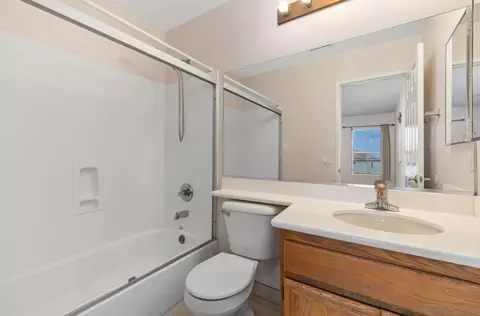 Bath - 2269 Pointe Pkwy, Spring Valley, CA 91978 photo 2 of 5
