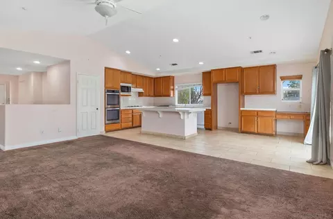 Living - 2269 Pointe Pkwy, Spring Valley, CA 91978 photo 7 of 9