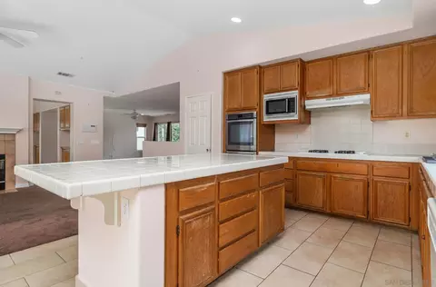 Kitchen - 2269 Pointe Pkwy, Spring Valley, CA 91978 photo 3 of 3