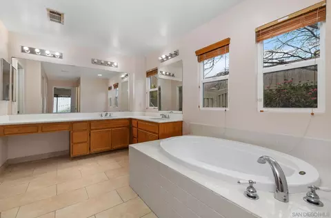 Bath - 2269 Pointe Pkwy, Spring Valley, CA 91978 photo 3 of 5