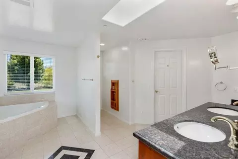 Bath - 411 Leclair, Escondido, CA 92026 photo 2 of 7