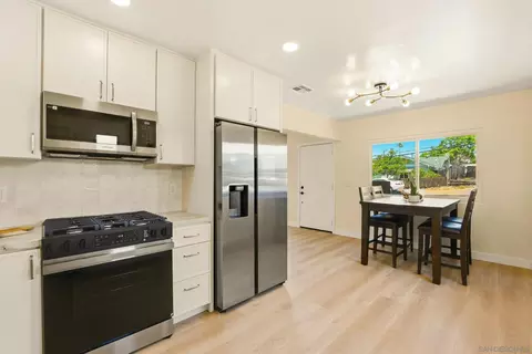 Kitchen - 12043 Gay Rio, Lakeside, CA 92040 photo 4 of 5
