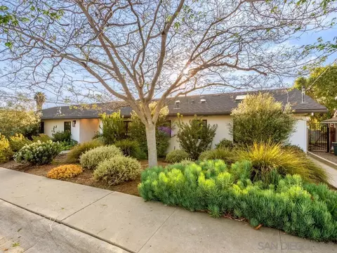 8804 Robinhood Ln, La Jolla, CA 92037