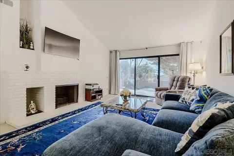 Living - 2237 Via Pedrera, La Jolla, CA 92037 photo 2 of 4