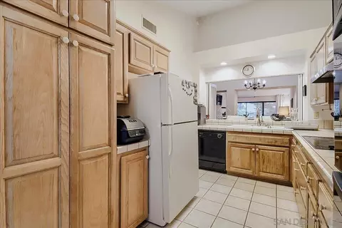 Kitchen - 2237 Via Pedrera, La Jolla, CA 92037 photo 4 of 4
