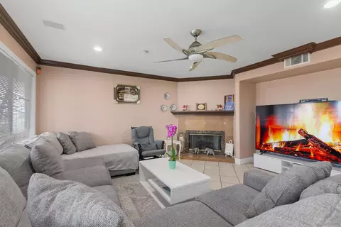 Living - 10394 Valley Waters Dr, Spring Valley, CA 91978 photo 4 of 5