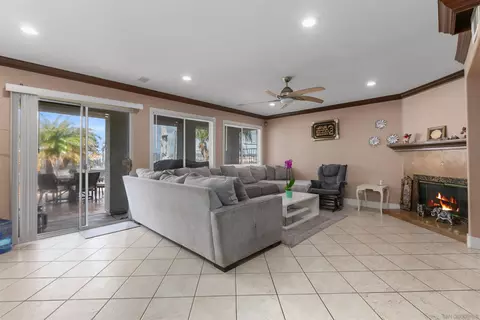 Living - 10394 Valley Waters Dr, Spring Valley, CA 91978 photo 3 of 5