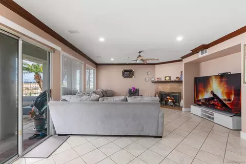 Living - 10394 Valley Waters Dr, Spring Valley, CA 91978 photo 2 of 5