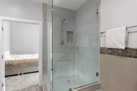 Bath - 752 Bracero Rd, Encinitas, CA 92024 photo 3 of 6