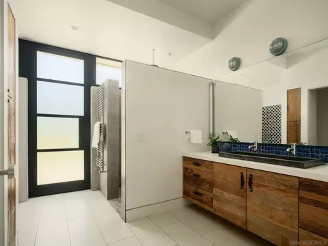 Bath - 326 S Nardo, Solana Beach, CA 92075 photo 4 of 4