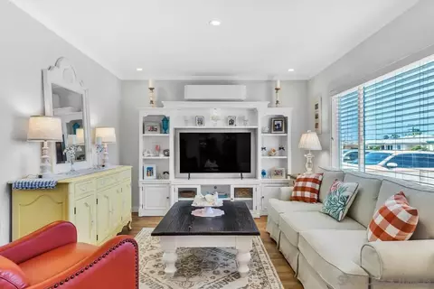 Living - 205 Calla Ave, Imperial Beach, CA 91932 photo 2 of 9