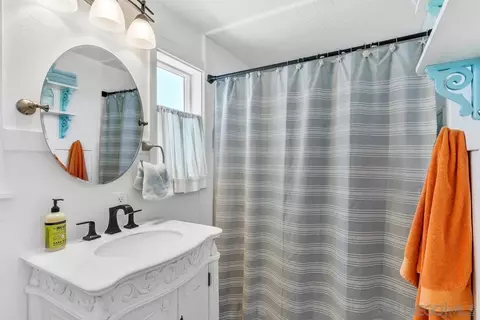 Bath - 205 Calla Ave, Imperial Beach, CA 91932 photo 3 of 3