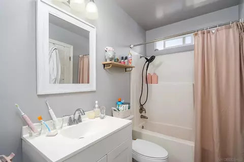 Bath - 180 Avenida Descanso #A, Oceanside, CA 92057 photo 1 of 1