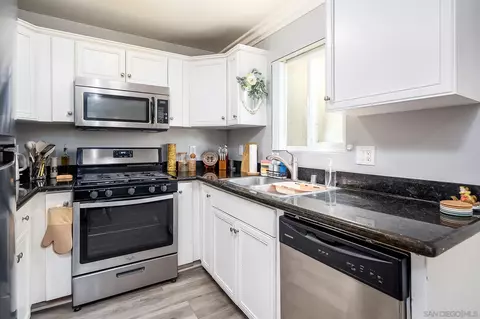 Kitchen - 180 Avenida Descanso #A, Oceanside, CA 92057 photo 2 of 2
